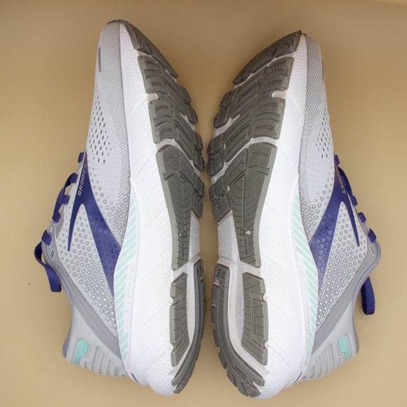 Brooks Adrenaline GTS 22 Gray Running Shoes 1203531B045 Women's Size 9.5 - Picture 7 of 9